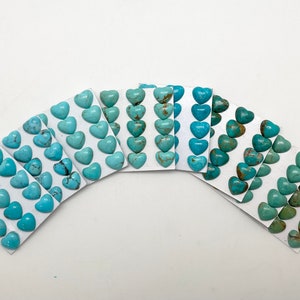 14 mm HEART - Kingman Turquoise Calibrated Cabochons - Vendido Individualmente - Vendido por Cartão - Estabilizado, Cor Natural