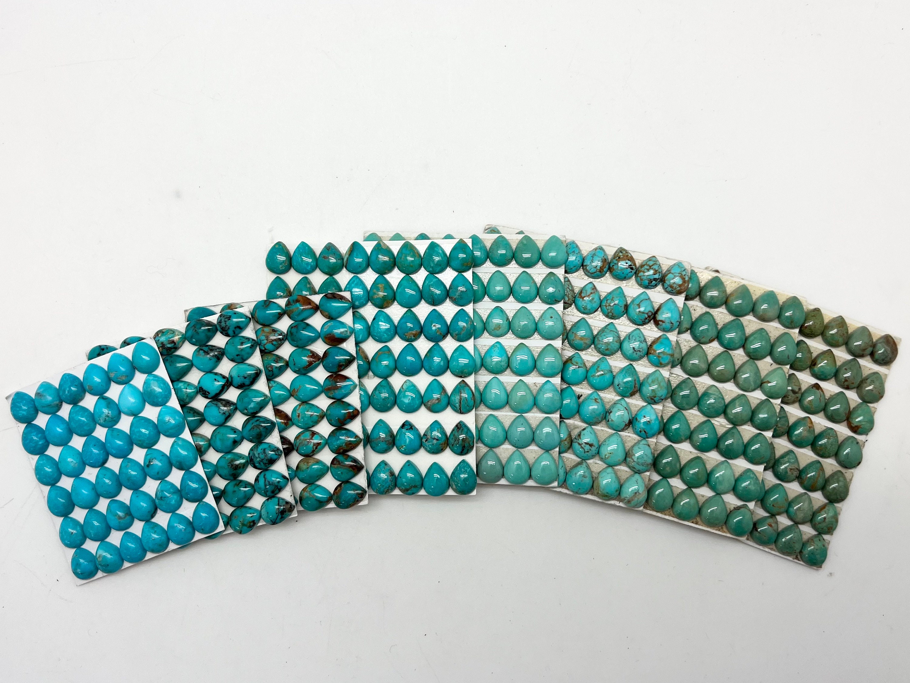 PERA 8x10 mm - Cabochon calibrati turchese Kingman - Venduto singolarmente - Venduto con carta - Colore naturale stabilizzato