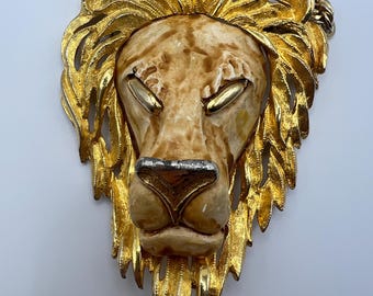 Collar vintage con cabeza de león gigante