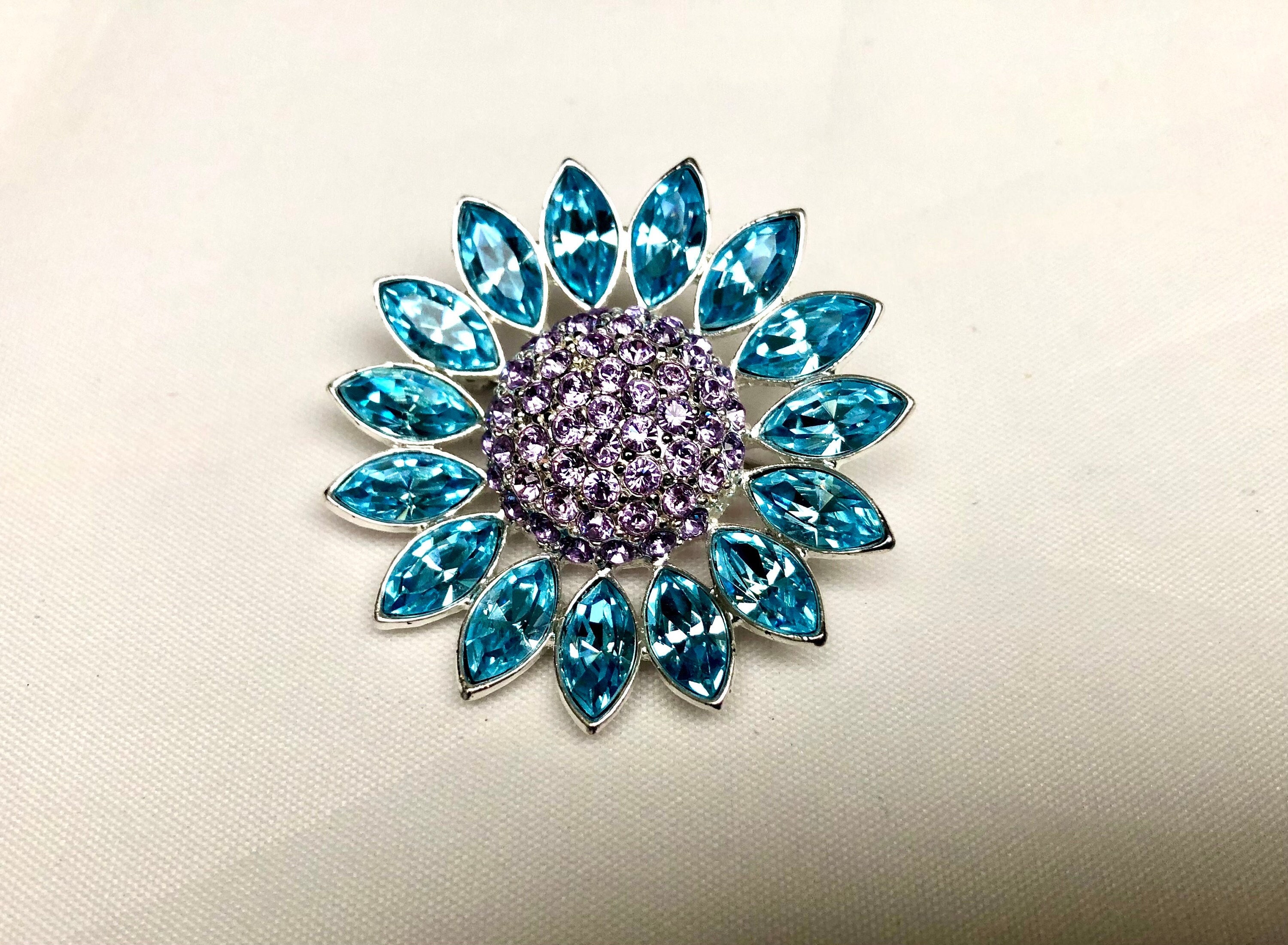 GIVENCHY　フラワー　ブローチ Vintage Givenchy Blue Crystal Flower Design Brooch - Etsy