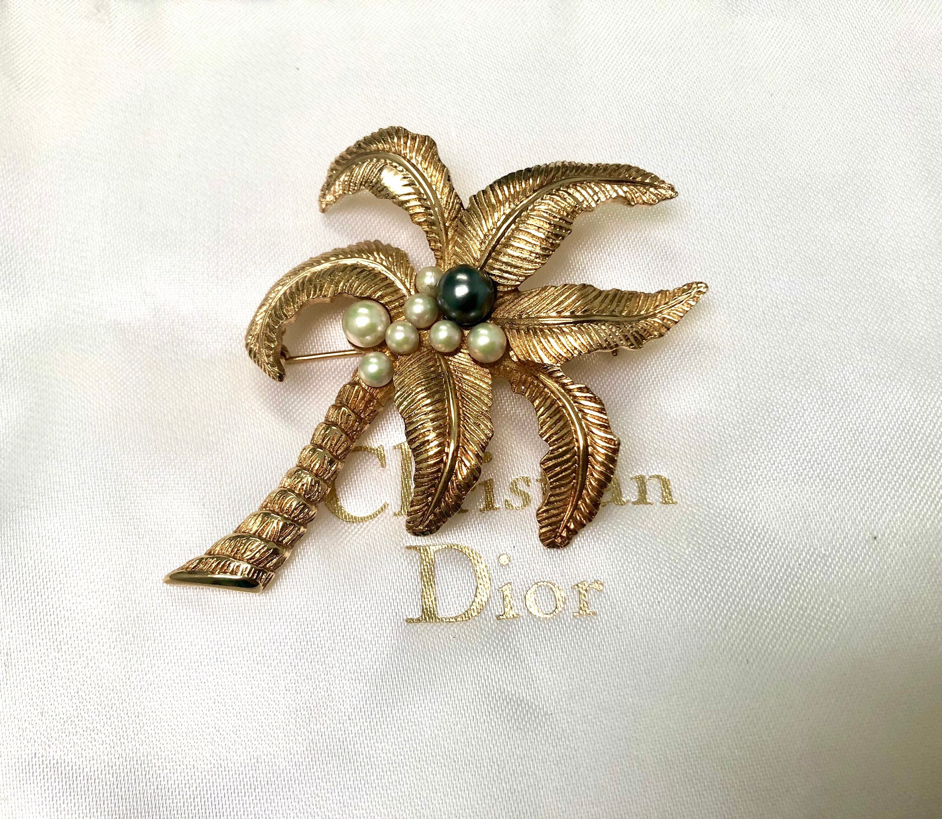 Dior top brooch vintage