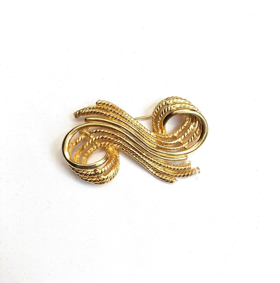 Givenchy brooch outlet