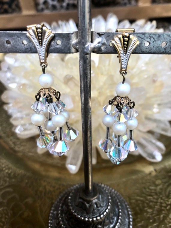 Vintage 1940s Crystal & Glass Pearl Dangle Earrin… - image 3