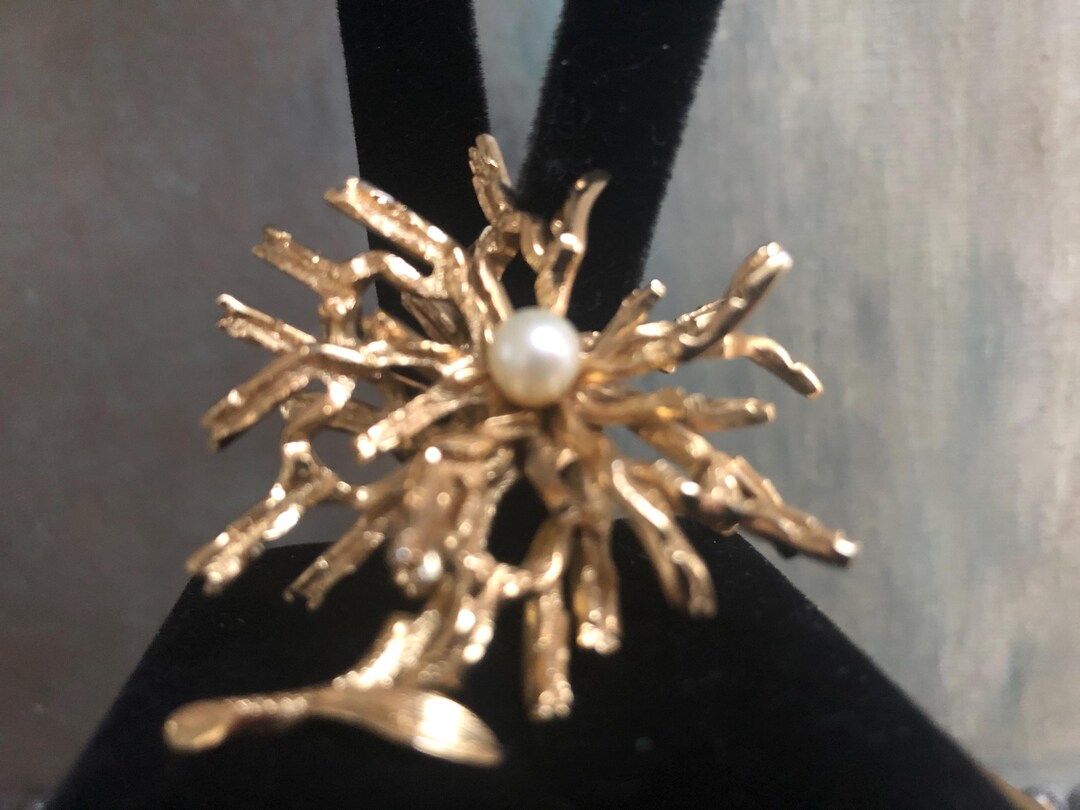 Dior ブローチ　パール　スワロフスキー SWAROVSKI（スワロフスキー） ブローチ brooch パール 花 小枝