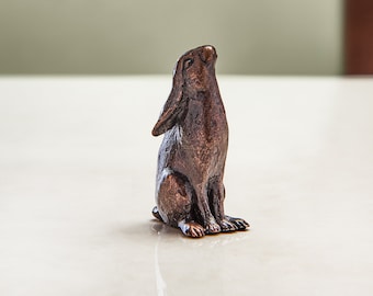Miniatuur bronzen maan starende haas - 8e verjaardag - platteland - dier
