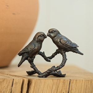 Escultura de agapornis de bronce - Regalo de 8º aniversario - Regalo de aniversario de bronce - Regalo de bronce - Regalo para amantes de las aves - Regalo del Día de la Madre -
