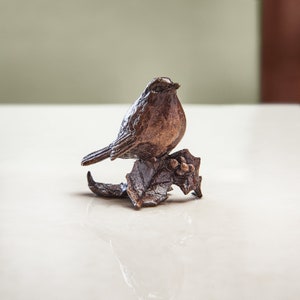 Miniatur Rotkehlchen Statue aus massiver Bronze - Geschenk zum 8