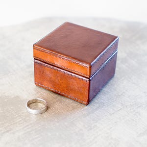 Gepersonaliseerde lederen ringdoos - gepersonaliseerde sieradenopslag - verlovingsringdoos - 3e verjaardagscadeau - aandenkendoos - 18e verjaardag - Plain