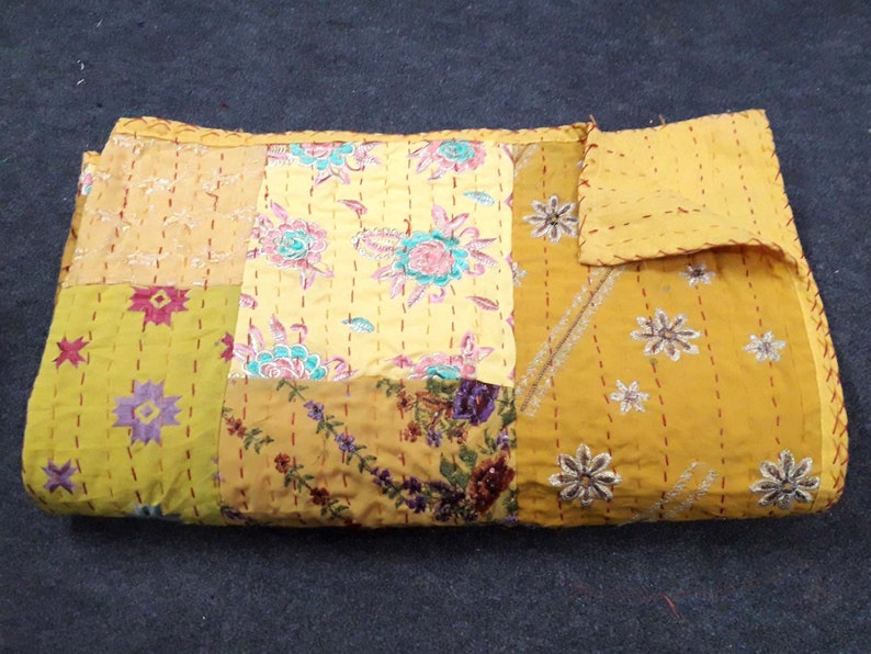 Indian Handamde Patchwork Quilt Kambadiya Yellow Color Boho Bedding Vintage Old Sari Patchwork Quilt Boho Decor Hippie Home Decor Tapestry
