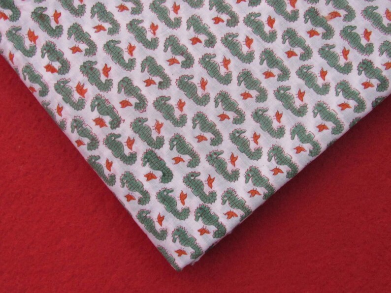 Green animal print 100/% pure cotton 10 yard white colour sewing fabric