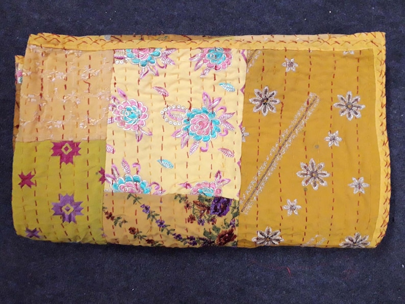 Indian Handamde Patchwork Quilt Kambadiya Yellow Color Boho Bedding Vintage Old Sari Patchwork Quilt Boho Decor Hippie Home Decor Tapestry