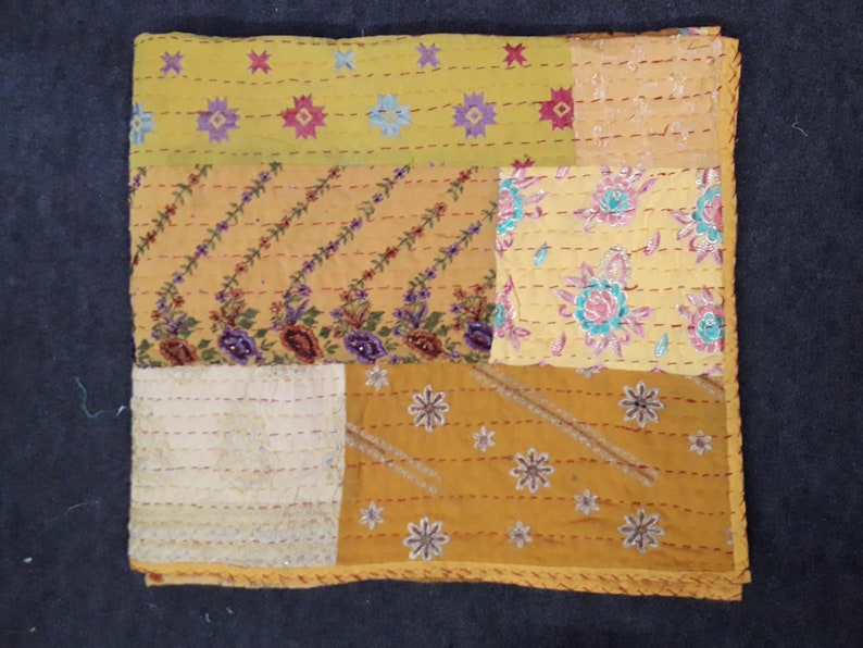 Indian Handamde Patchwork Quilt Kambadiya Yellow Color Boho Bedding Vintage Old Sari Patchwork Quilt Boho Decor Hippie Home Decor Tapestry