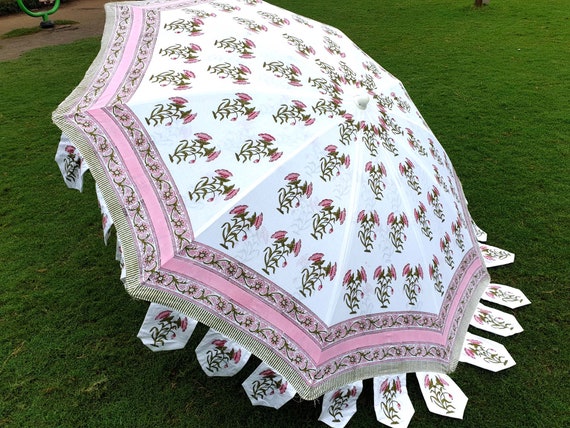 Fait à la main Unique Block Print Mughal Flower Buta Design Garden Umbrella Indian Boho Beach Parasols Accessoires Parapluies et accessoires de pluie Parasols de mariage Sun Shade Patios 