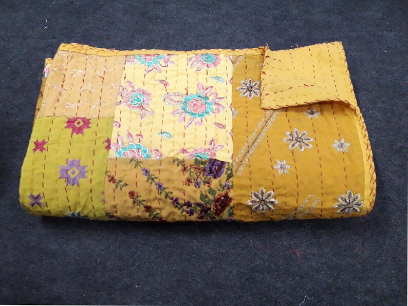 Indian Handamde Patchwork Quilt Kambadiya Yellow Color Boho Bedding Vintage Old Sari Patchwork Quilt Boho Decor Hippie Home Decor Tapestry