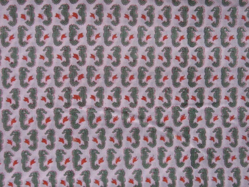 Green animal print 100/% pure cotton 10 yard white colour sewing fabric