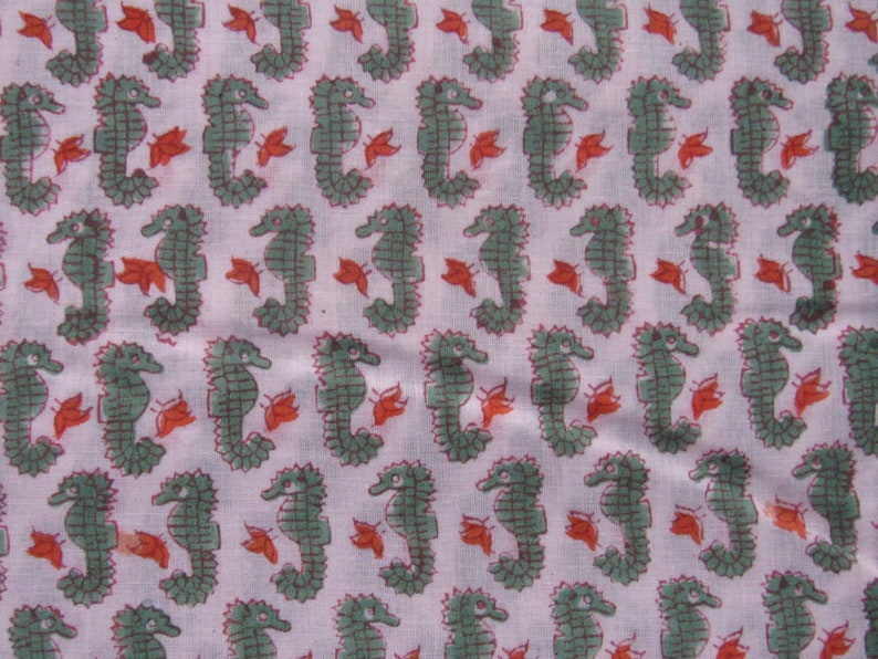 Green animal print 100/% pure cotton 10 yard white colour sewing fabric