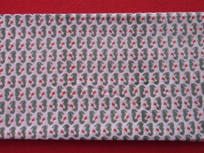 Green animal print 100/% pure cotton 10 yard white colour sewing fabric