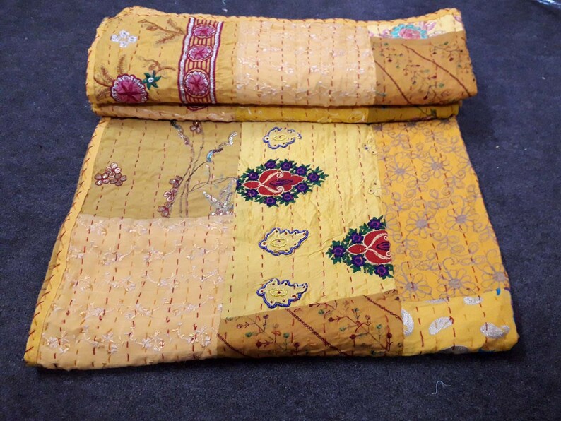 Indian Handamde Patchwork Quilt Kambadiya Yellow Color Boho Bedding Vintage Old Sari Patchwork Quilt Boho Decor Hippie Home Decor Tapestry