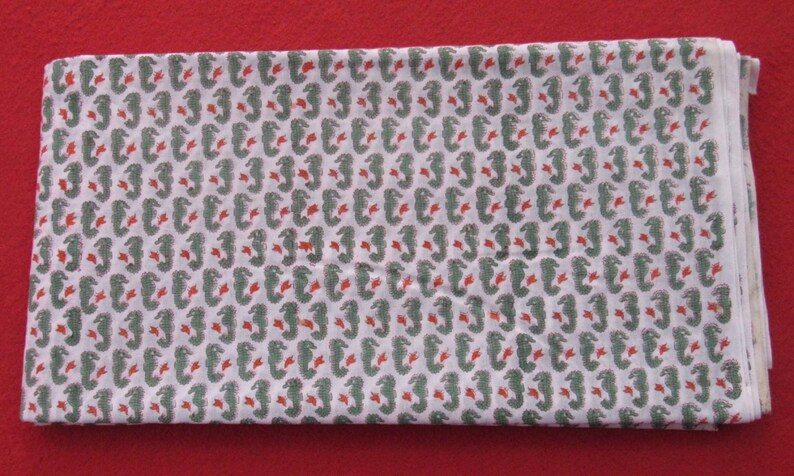 Green animal print 100/% pure cotton 10 yard white colour sewing fabric