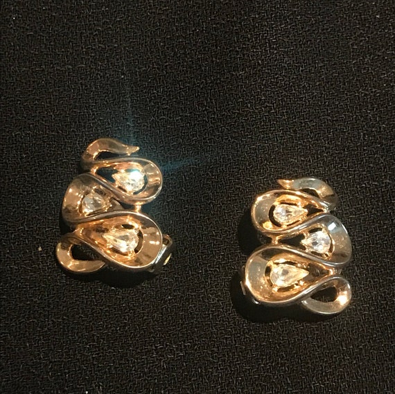 Vintage Trifari Gold Rhinestone Necklace & Earrin… - image 2