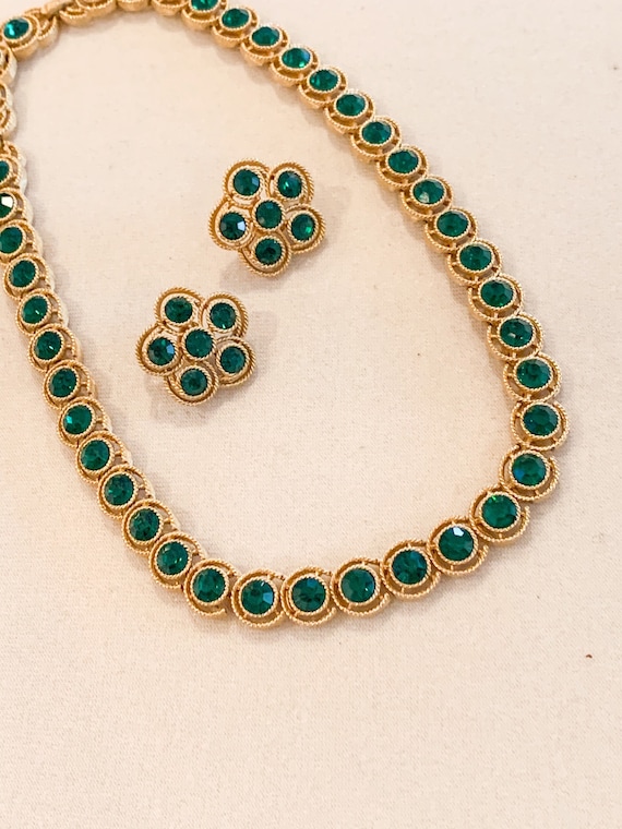 Vintage Trifari Emerald Matte Gold Necklace and E… - image 1