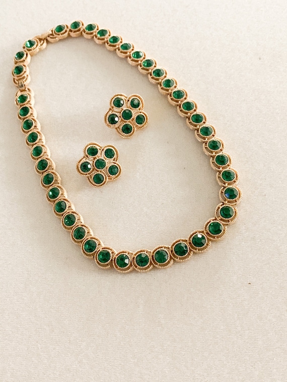Vintage Trifari Emerald Matte Gold Necklace and E… - image 8