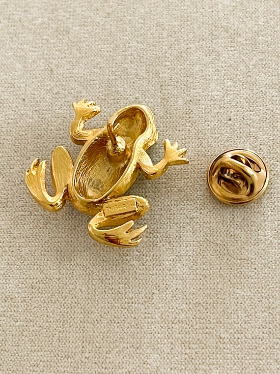 Trifari Vintage Enamel Frog Pin Gem