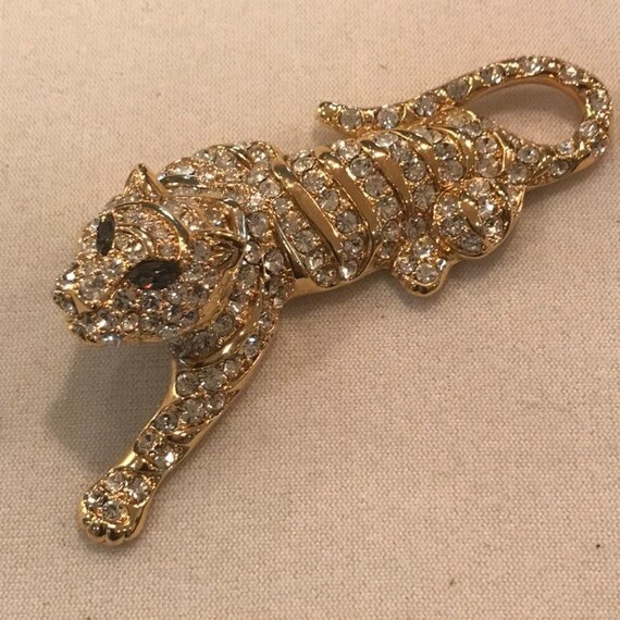 Trifari Vintage Leopard Pave Rhinestone Pin circa… - image 8