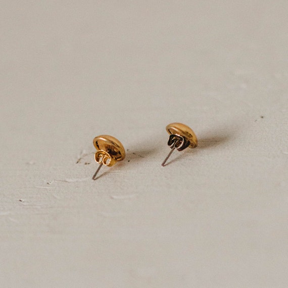 Vintage 1980s Gold Toned Small Stud Earrings - image 4