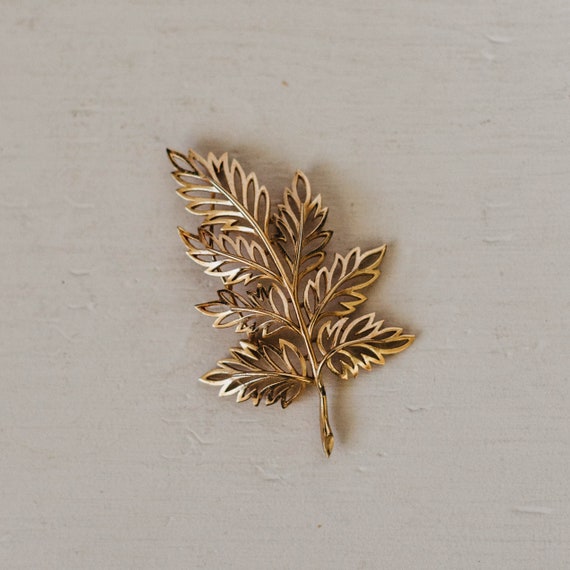 Vintage 1960s Gold Toned Leaf Brooch - image 1