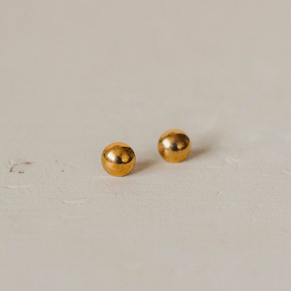 Vintage 1980s Gold Toned Small Stud Earrings - image 3