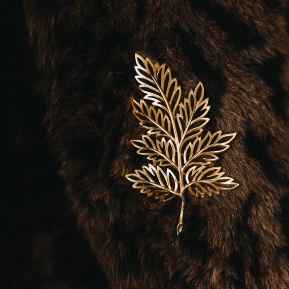 Vintage 1960s Gold Toned Leaf Brooch - image 2