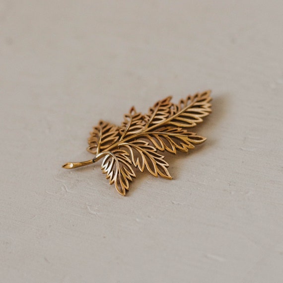 Vintage 1960s Gold Toned Leaf Brooch - image 3