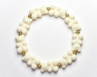 Off white gummy bear beaded bracelet, with round gold spacer beads, 6.5 inch stretchy beaded bracelet