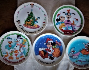 Schmid 5 Piece Set of Walt Disney Christmas Plates 1974, 75, 76, 77, & 78 Mickey Donald Goofy Dumbo