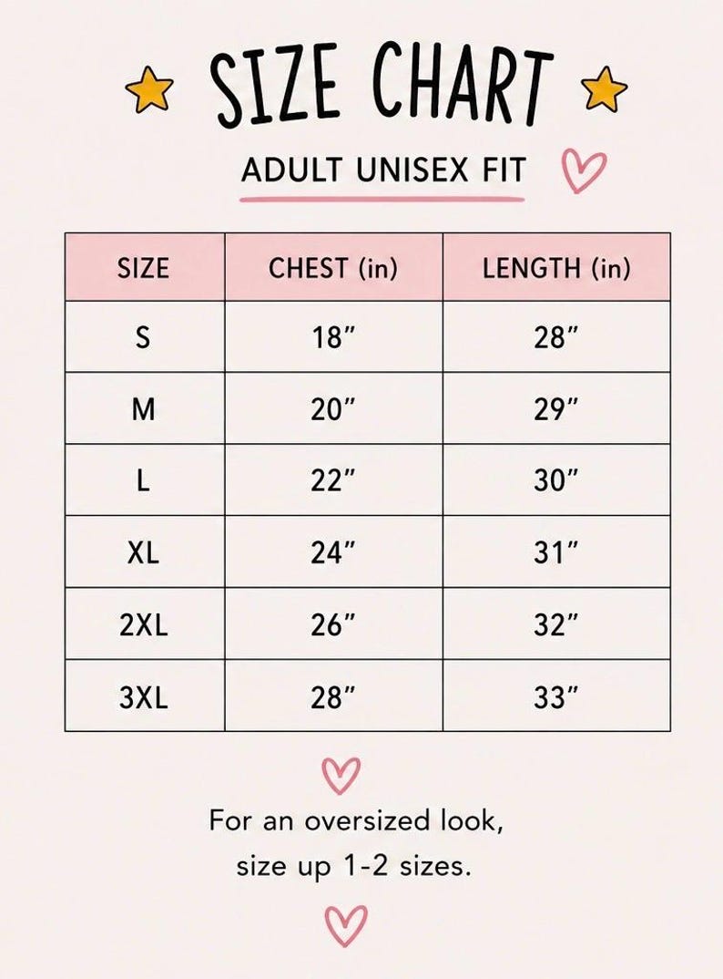 Pu&ograve; includere: Una tabella delle taglie per un capo unisex per adulti con sfondo rosa chiaro. La tabella elenca le taglie dalla S alla 3XL con le relative misure di torace e lunghezza in pollici. Include il testo: SIZE CHART, ADULT UNISEX FIT e For an oversized look, size up 1-2 sizes.