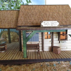 O Scale Old West Miniature Rustic Train Depot Building, model train station exhibits decor accessories 1:43 scale