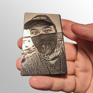 Individuell gelaserte Karten aus schwarzem Metall (3,4 "x 2,1"" | Visitenkarten & Brieftaschen-Andenken