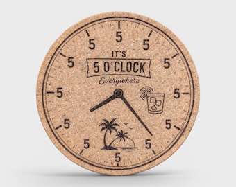 Korkuntersetzer-Set, „Überall ist 17 Uhr“, Bar-Deko, Geschenk zur Happy Hour