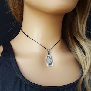 Collier carte de tarot - Collier ras de cou pendentif troisième oeil lune étoiles diaboliques - Bijoux à breloque croissant de lune - Collier ras de cou gothique cordon noir