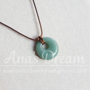 Collar de aventurina - Collar de cristal hecho a mano - Gargantilla ajustable con cordón negro - Colgante hippie de piedras preciosas - Collar boho minimalista