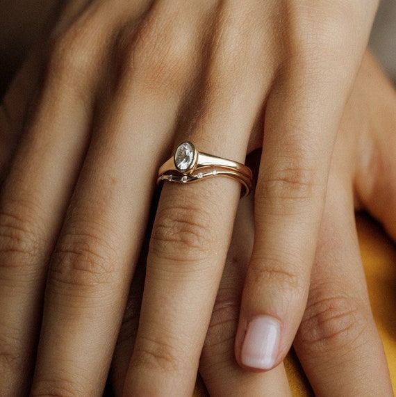 Contour wedding band