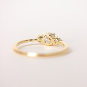 3 Stone Diamond Engagement Ring 14k Gold Minimalist Trilogy Wedding Ring Three Stone Forever One Moissanite Cluster The Chloe Ring Bild 4