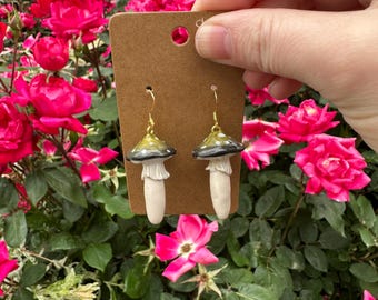 Pendientes de setas dorados y negros