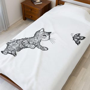 Cat Lover Velveteen Blanket Plush Throw Premium Soft Fleece Blanket Cozy Home Decor Pet Theme Bedding Gift for Cat Mom Cat Dad