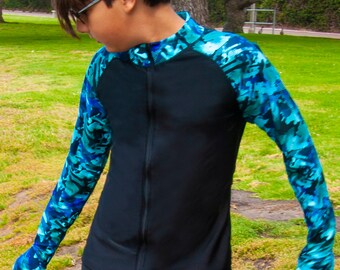 UPF50, Rash Guard, Playful Gecko, Surf Top, Long Sleeve, Swimsuit, Thumbhole Cuffs, Sun Protective, Swimwear, Swim Top | par ShadeSuits