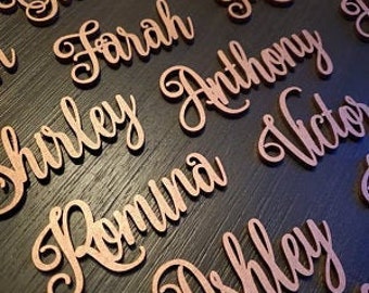 Nombres cortados con láser en madera Tarjetas de lugar para bodas Configuraciones de lugar con nombre Letrero de madera Etiquetas con nombre Nombres de lugares para bodas