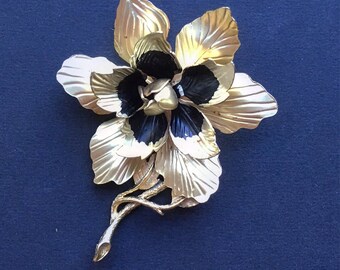 Black and gold tone flower pin- signed- Hedy