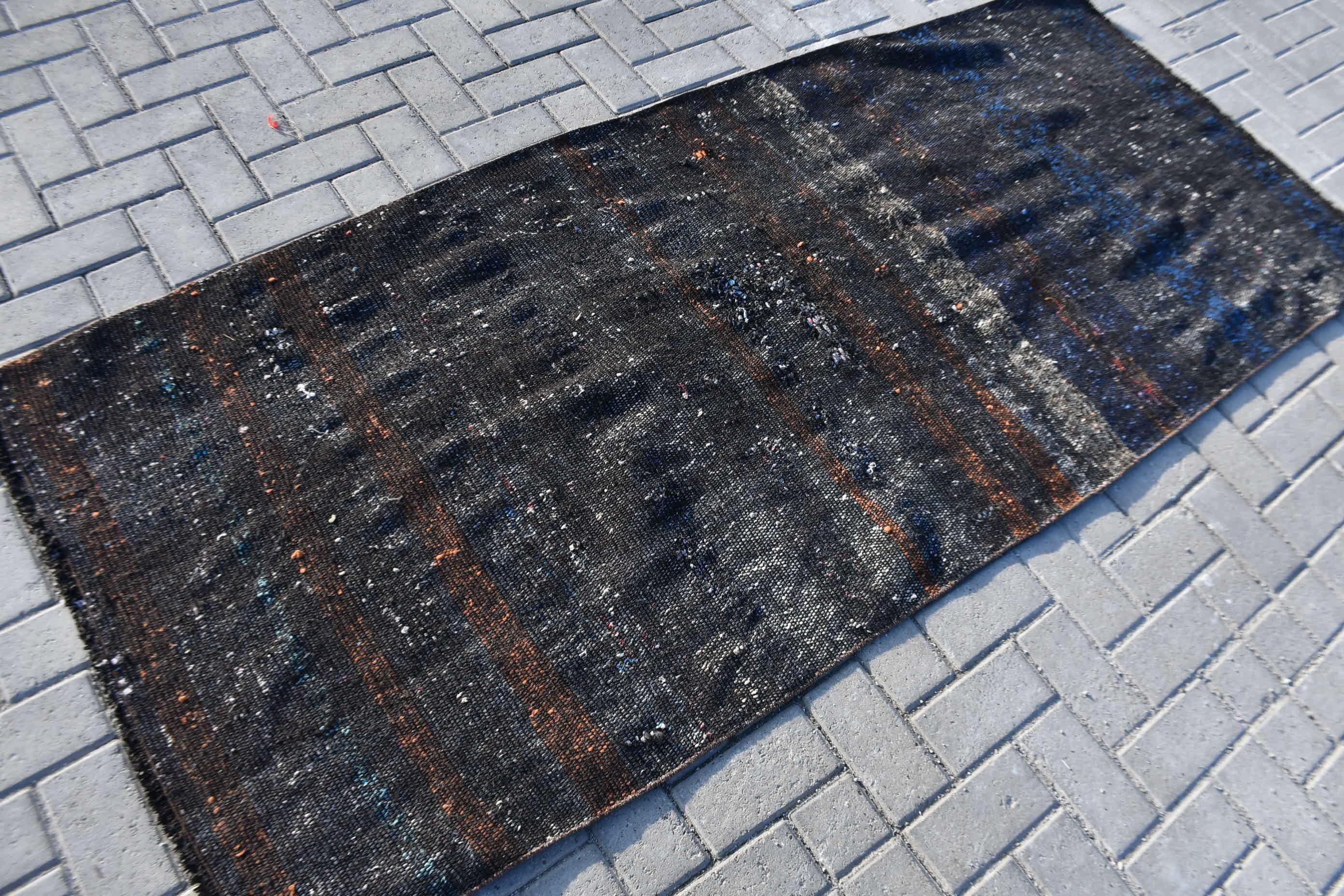 3.2x7.4フィート アクセント トルコ製ヴィンテージラグ、黒花柄