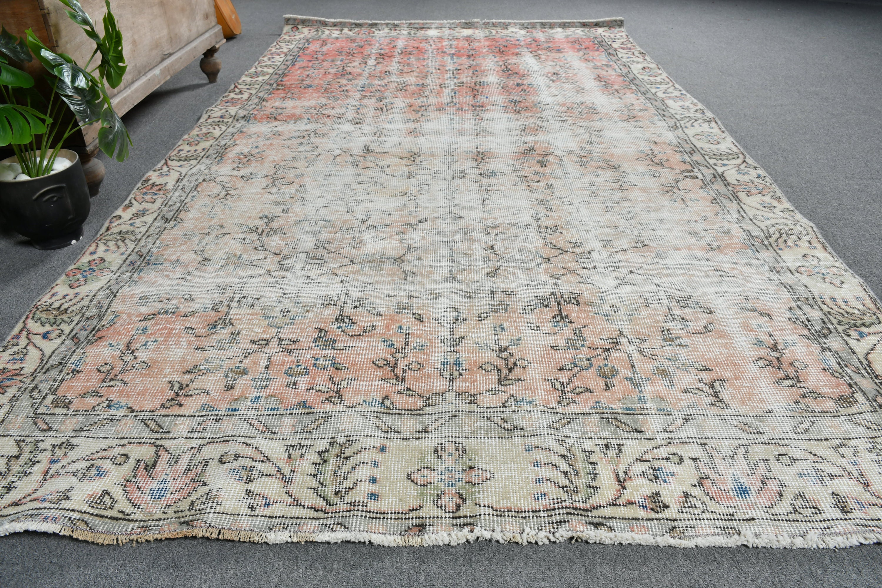ヴィンテージトルコ絨毯 5x8.9フィート (152 x 272 cm)、赤い花柄